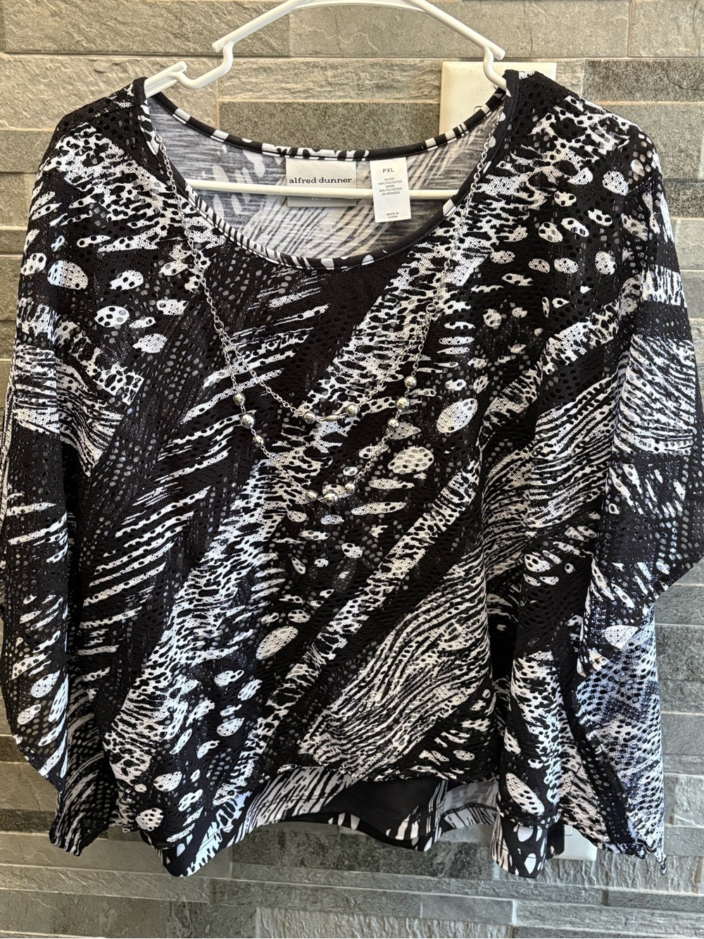 Alfred Dunner Black & White Abstract Printed Pullover